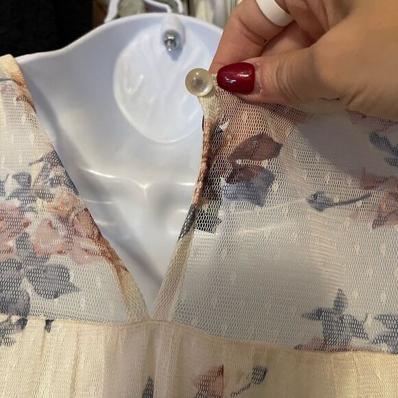 2/$15 Cold shoulder lace floral tank - Picture 3 of 4